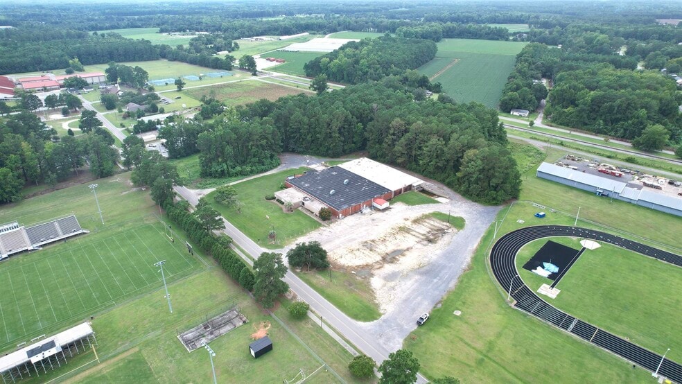 More Photos Of 235 S Hampton Ave, Johnsonville Warehouse For Sale