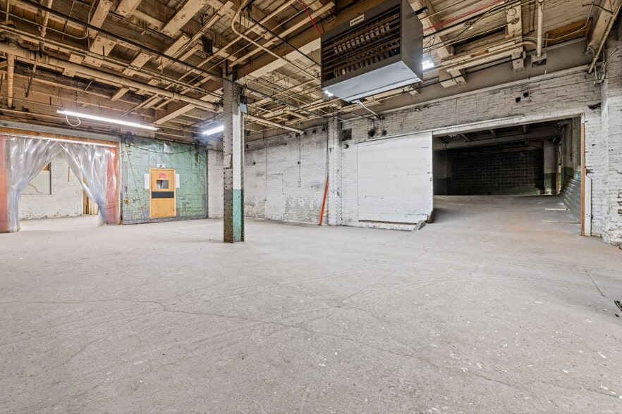 More Photos Of 4444 Lawton Ave, Detroit Warehouse For Sale
