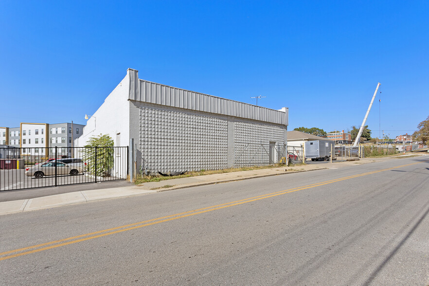 Primary Photo Of 814 Brooklyn Ave, Kansas City Warehouse For Sale