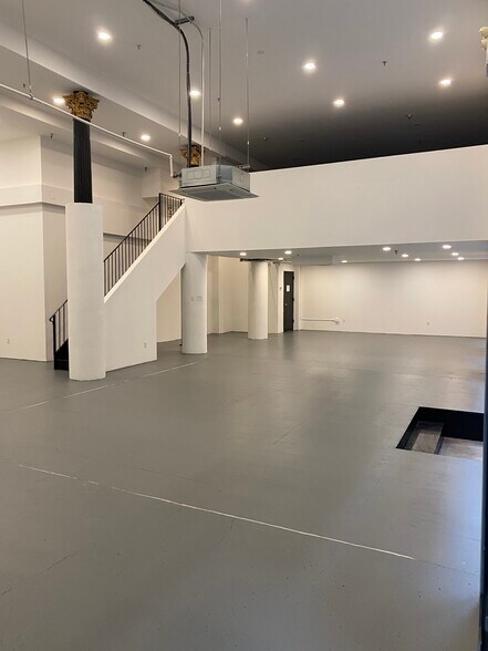 More Photos Of 68 Franklin St, New York General Retail For Lease