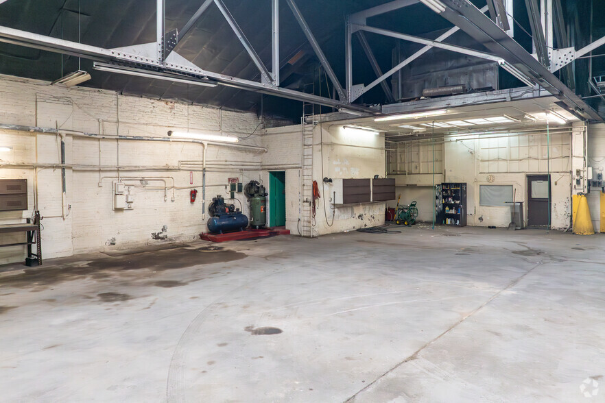More Photos Of 6629 S Wentworth Ave, Chicago Warehouse For Lease