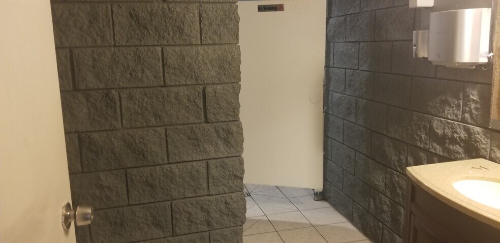 More Photos Of 2435 S K St, Tulare Bar For Sale