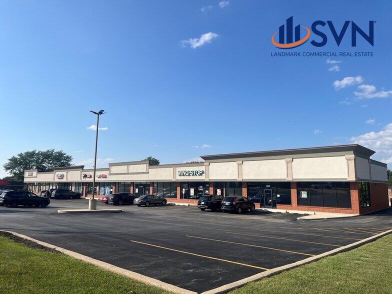 More Photos Of 1300-1326 Lake St, Roselle Unknown For Lease