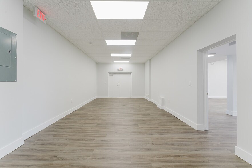 More Photos Of 209 W Hillsboro Blvd, Deerfield Beach General Retail For Lease