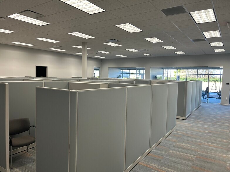 More Photos Of 115 Corporate Center Dr, Mooresville Light Distribution For Lease