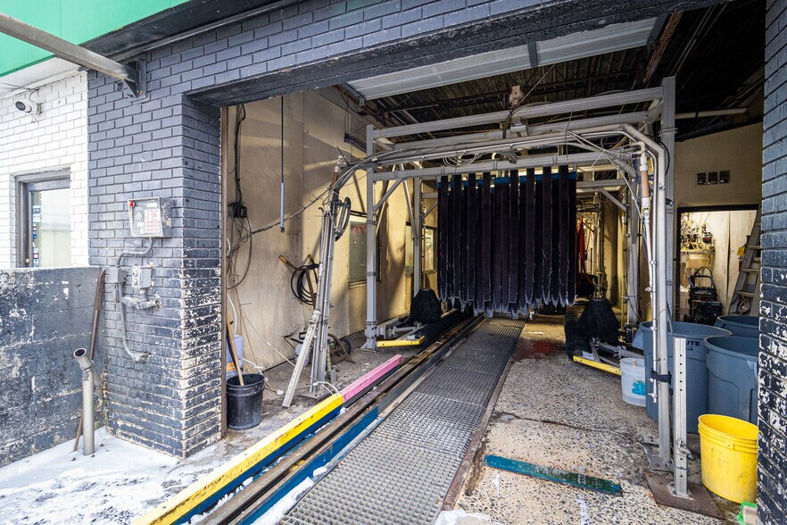 More Photos Of 917 Keith St NW, Cleveland Carwash For Sale