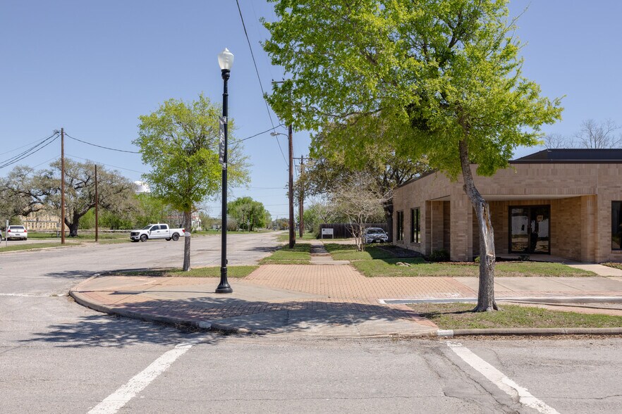More Photos Of 703 Commerce St, Refugio Office For Sale