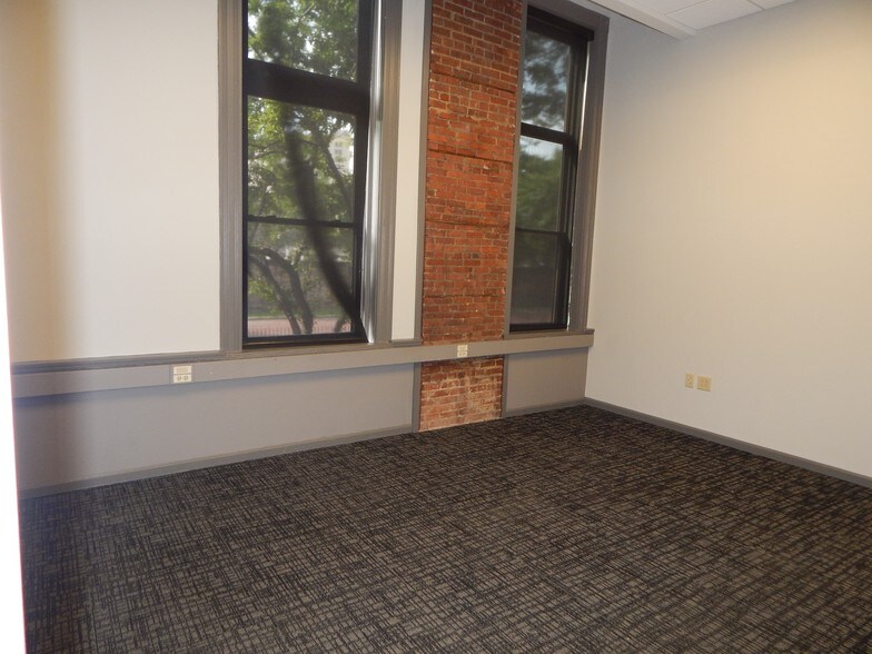 More Photos Of 1320 Sumner Ct, Cleveland Office For Lease