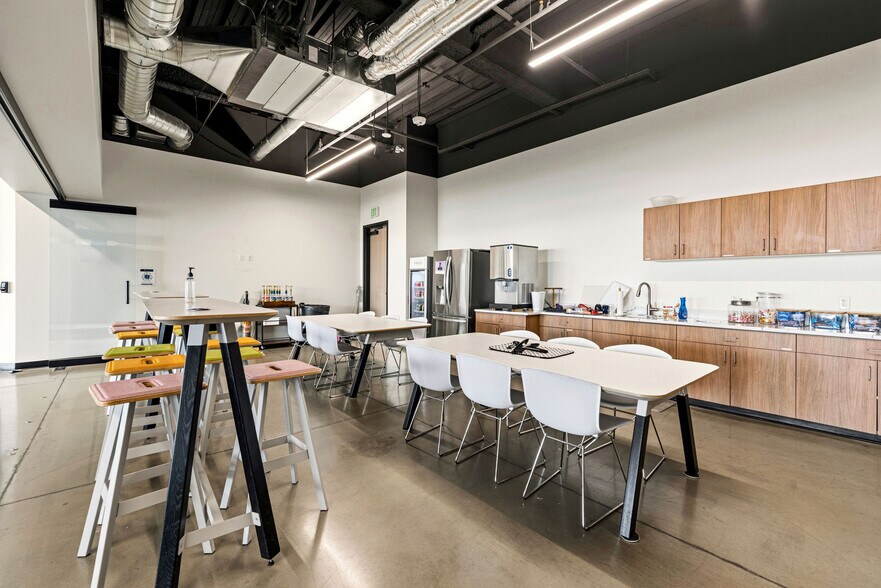 More Photos Of 2100 W Pleasant Grove Blvd, Pleasant Grove Office For Lease