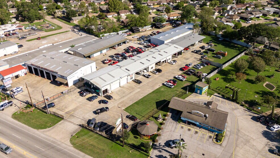 More Photos Of 10060 Veterans Memorial Rd, Houston Warehouse For Sale