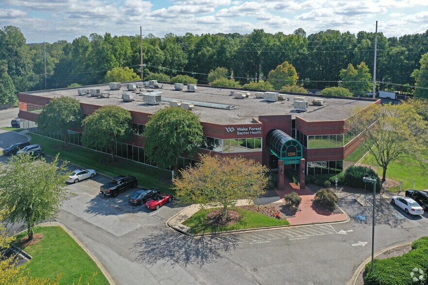 More Photos Of 1208 Eastchester Dr, High Point Office For Sale