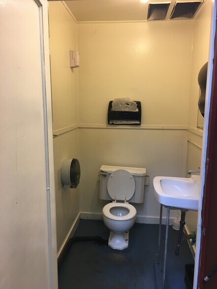 More Photos Of 1375 Fitzgerald Ave, San Francisco Warehouse For Lease