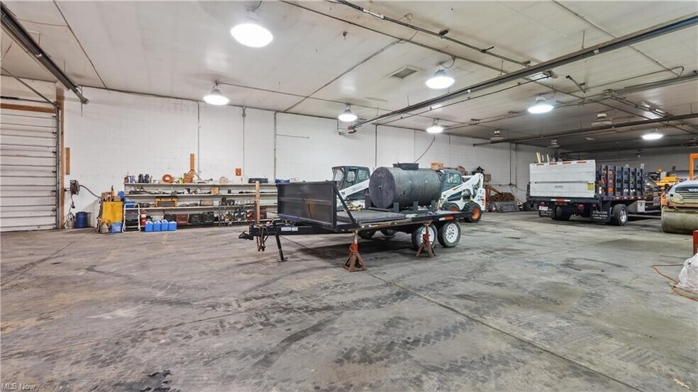 More Photos Of 3060 Gale Ave, Hubbard Warehouse For Sale