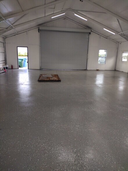 More Photos Of 11118 S Cleveland Ave, Fort Myers Warehouse For Sale