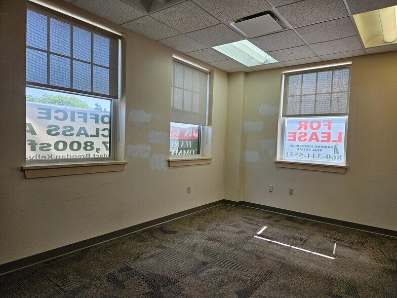 More Photos Of 575 Main St, Middletown Office For Sale