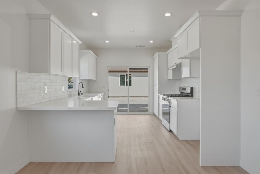 More Photos Of 1646 Clinton St, Delano Multifamily For Sale