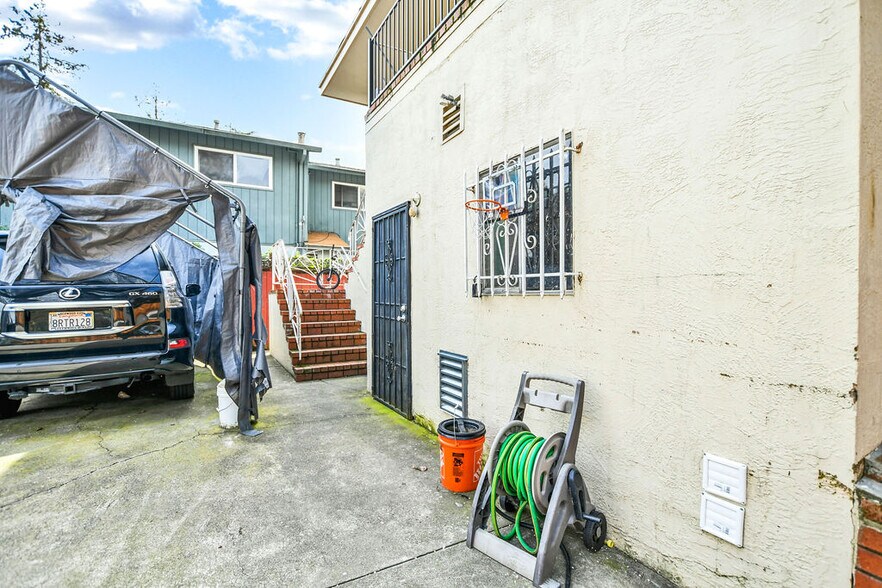 More Photos Of 3300 Brookdale Ave, Oakland Apartments For Sale