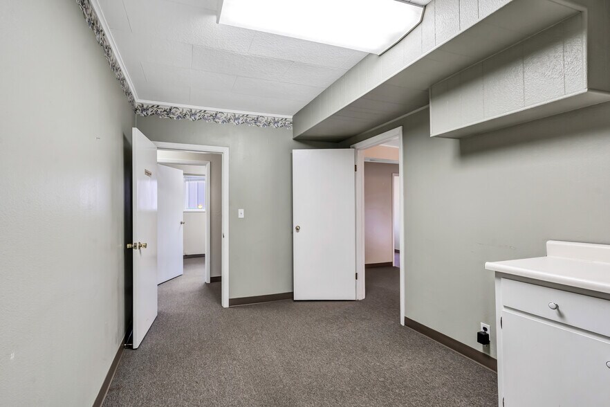 More Photos Of 122 Engle Ave, Molalla Office Residential For Sale