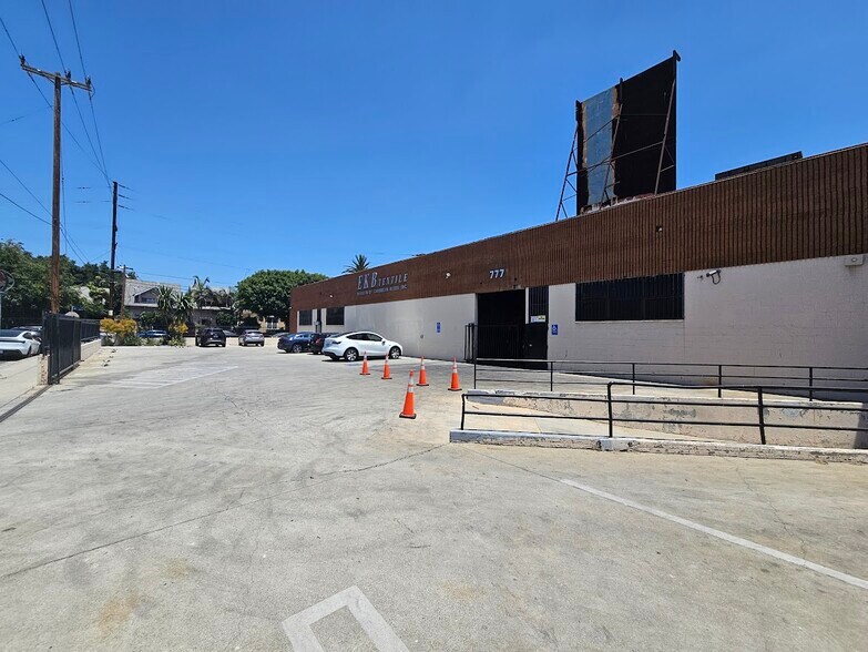 More Photos Of 777 E Washington Blvd, Los Angeles Warehouse For Lease