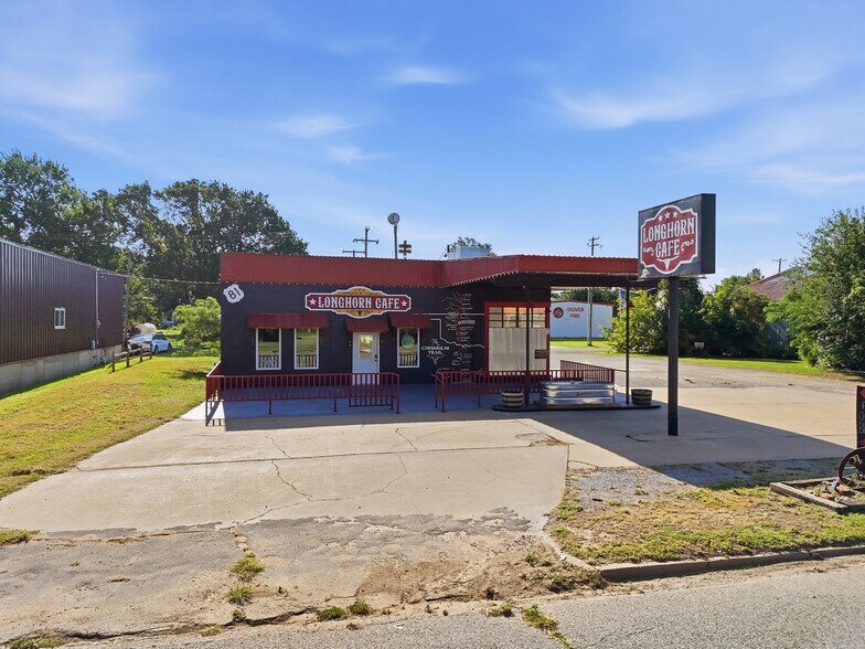 Primary Photo Of 112 N Chisholm Trl, Dover Restaurant For Sale