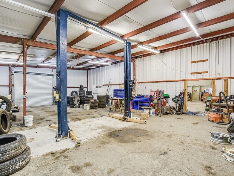 More Photos Of 2791 W State Highway 29, Burnet Auto Repair For Sale