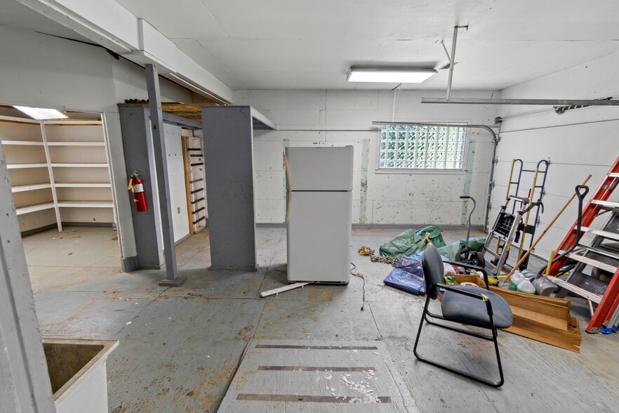 More Photos Of 101 Railroad Ave, Carnegie Warehouse For Sale