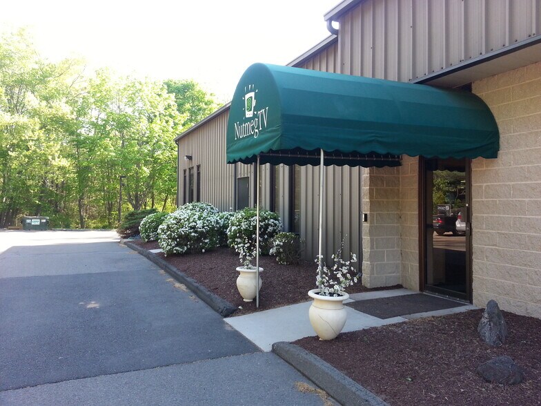 More Photos Of 9 Eastview Dr, Farmington Light Distribution For Sale