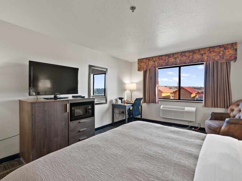 More Photos Of 815 E Hwy 89, Kanab Hotel For Sale