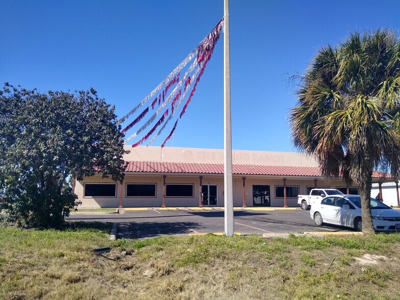More Photos Of 800 S International Blvd, Hidalgo Freestanding For Lease