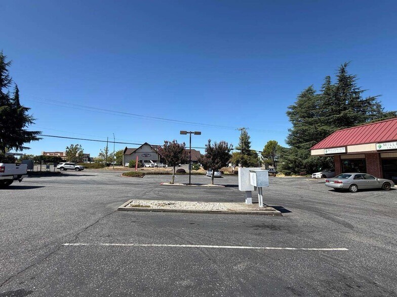 More Photos Of 4076-4086 Grass Valley Hwy, Auburn Storefront Retail Office For Lease