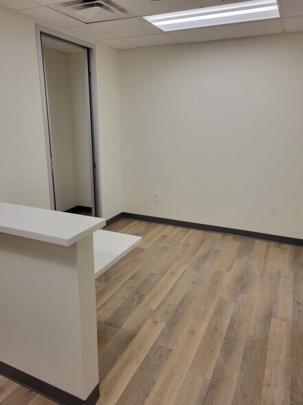 More Photos Of 2060 W Whispering Wind Dr, Phoenix Medical For Sale