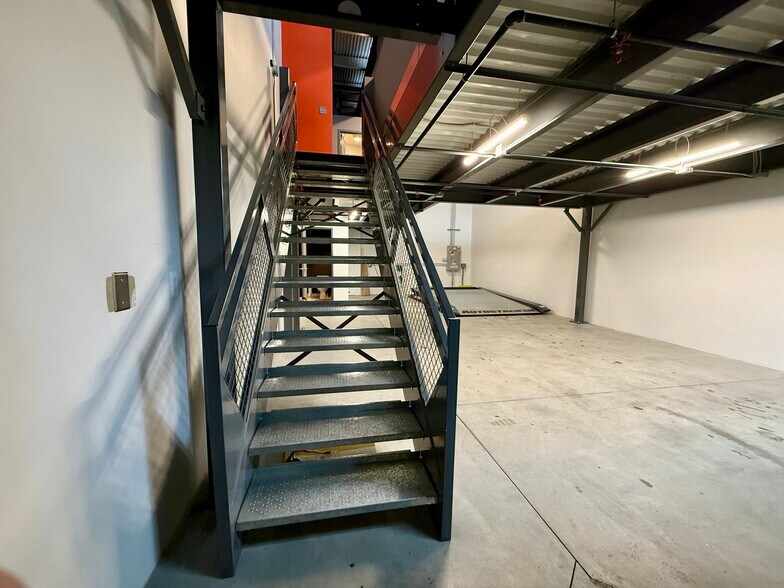 More Photos Of 123 Pit Ln, Pontiac Specialty For Sale