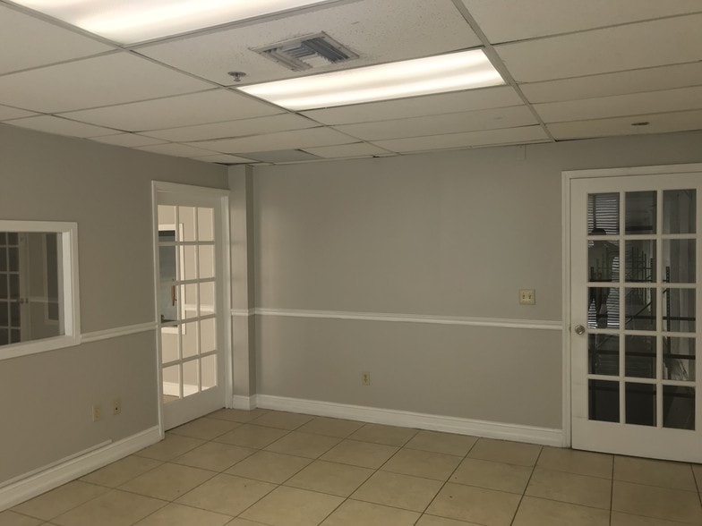 More Photos Of 6820-6856 NW 77th Ct, Miami Warehouse For Lease