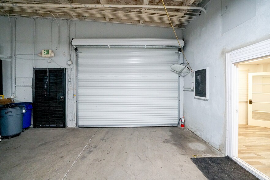 More Photos Of 13501 S Main St, Los Angeles Warehouse For Lease