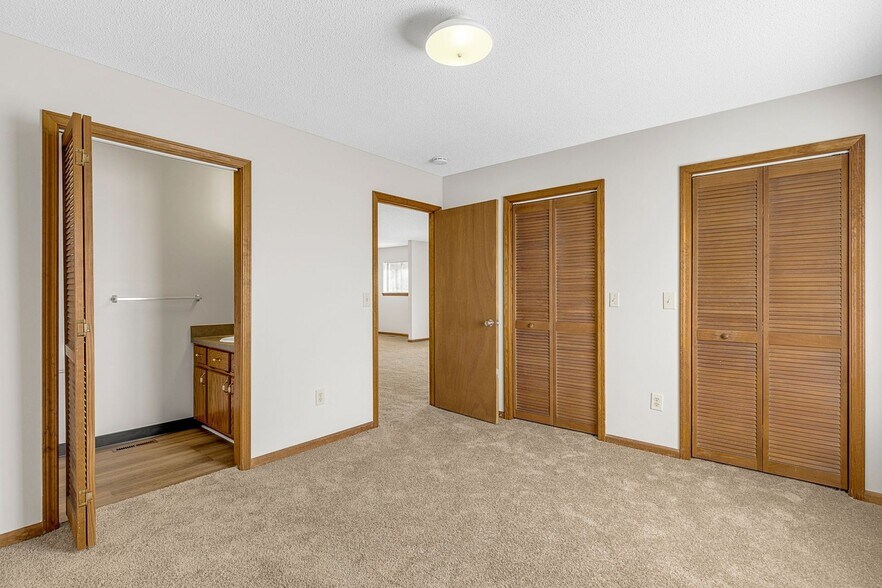 More Photos Of 1 Shagbark Ln, Seneca Apartments For Sale