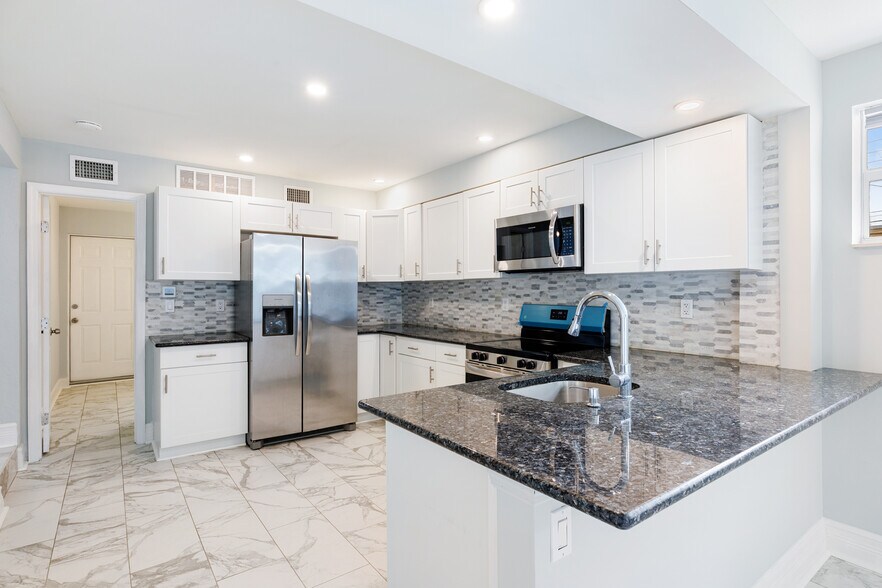 More Photos Of 112 Milton St, Lantana Apartments For Sale