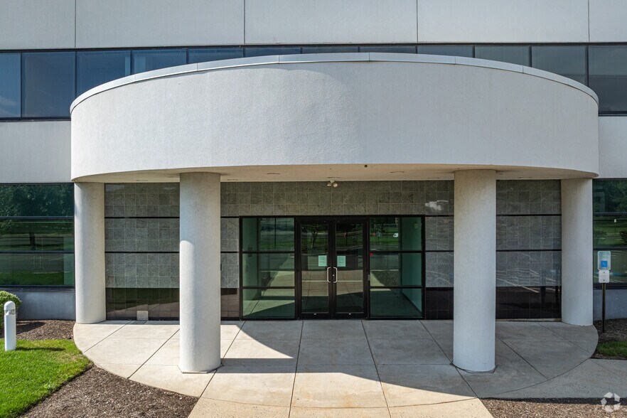 More Photos Of 260 Industrial Way W, Eatontown Office For Lease