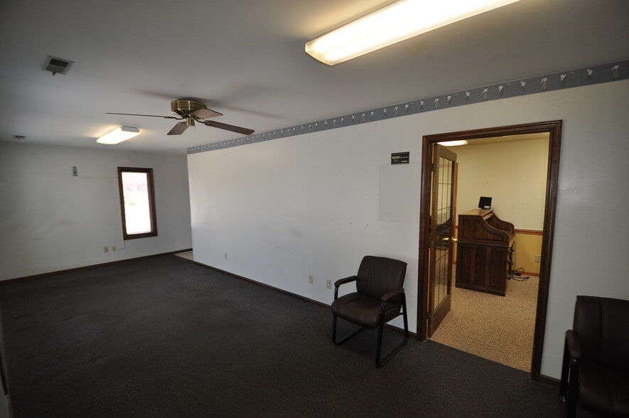 More Photos Of 13784 Warwick Blvd, Newport News Storefront Retail Office For Sale