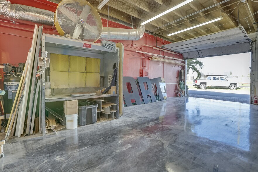 More Photos Of 2115-2145 SW 2nd Ave, Fort Lauderdale Showroom For Sale