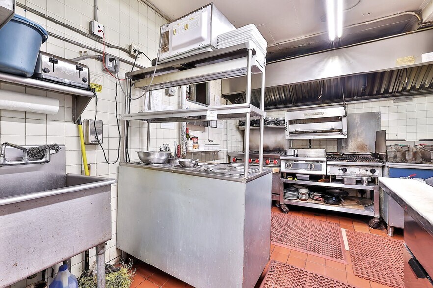 More Photos Of 33-35 W Central Ave, Pearl River Restaurant For Lease