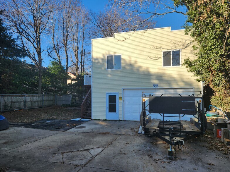 More Photos Of 33 E Main St, East Islip Office For Sale