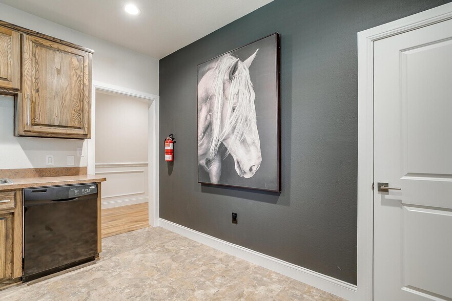 More Photos Of 924 Foster Ln, Weatherford Medical For Lease