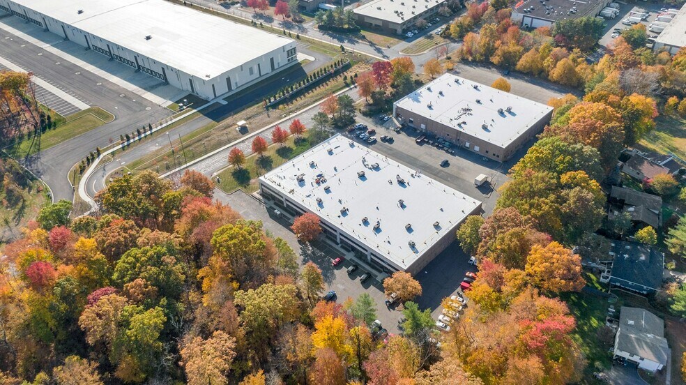 More Photos Of 704 Executive Blvd, Valley Cottage Warehouse For Lease