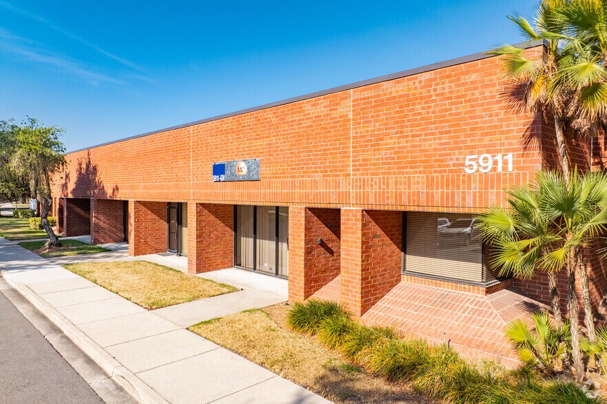 More Photos Of 5802 Breckenridge Pky, Tampa Light Distribution For Lease