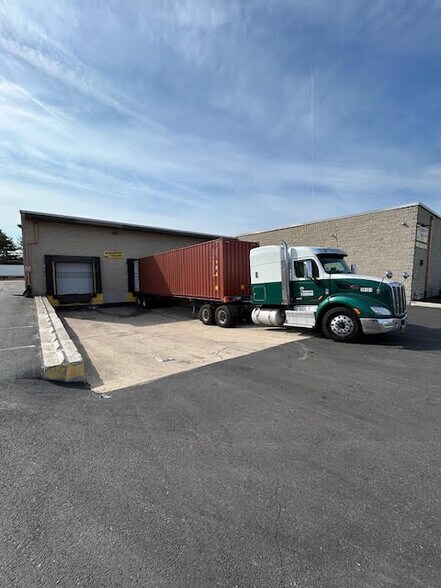 More Photos Of 171 Heller Pl, Bellmawr Warehouse For Lease