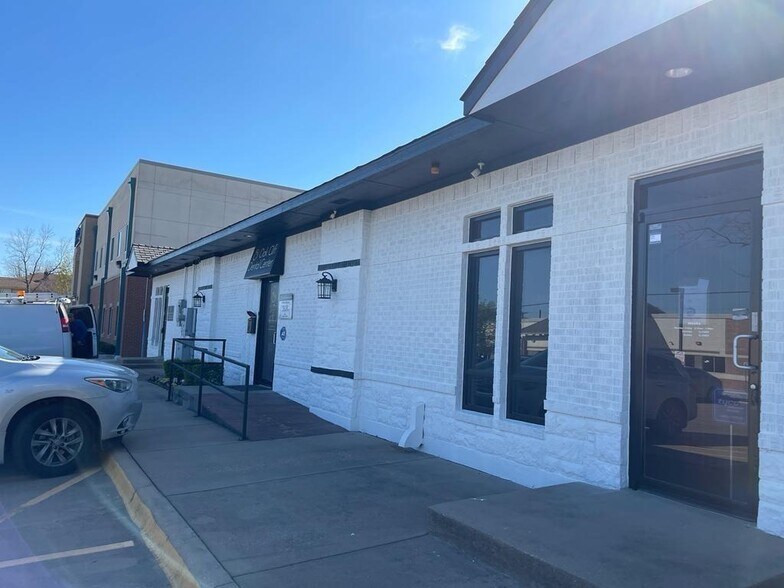 More Photos Of 820 N Zang Blvd, Dallas Medical For Lease