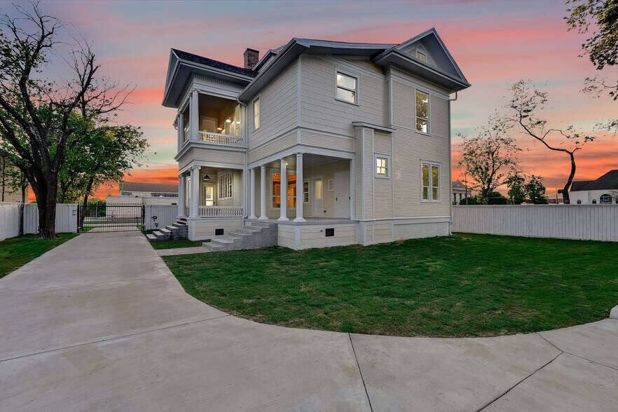 More Photos Of 511 S Travis St, Sherman Office For Sale