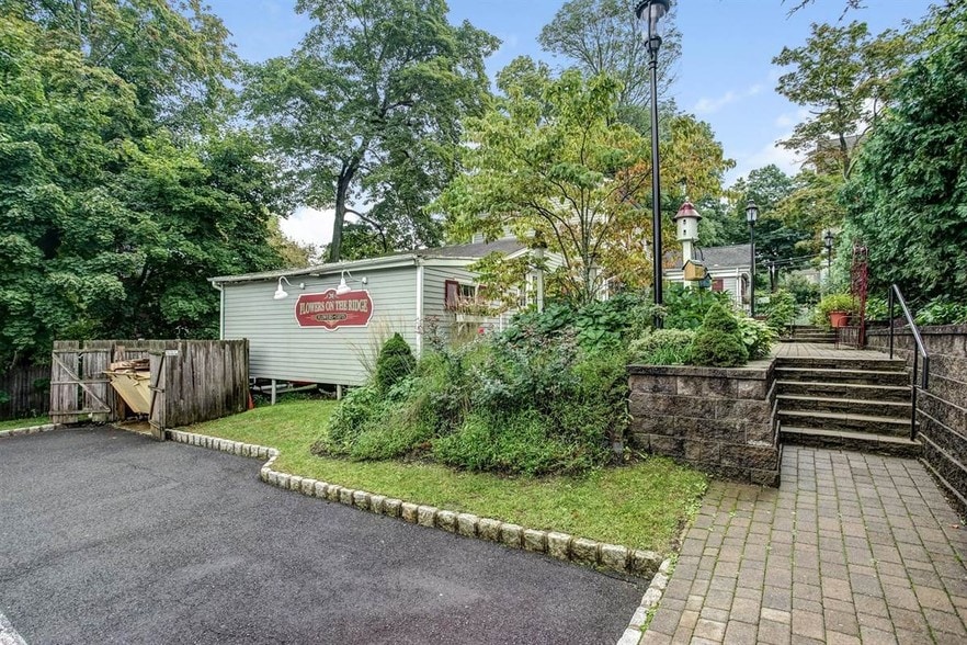 More Photos Of 20 Lewis St, Basking Ridge Freestanding For Lease
