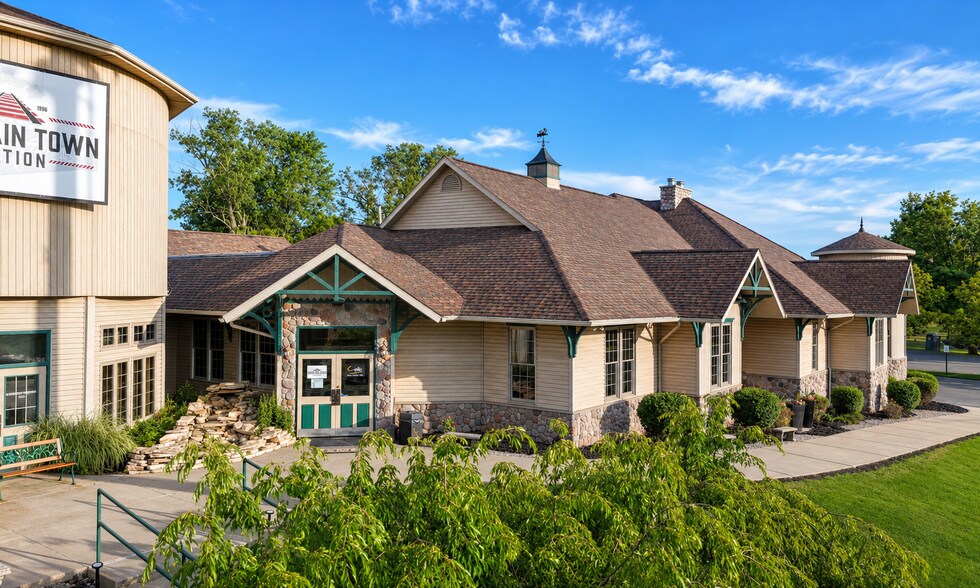 More Photos Of 506 W Broadway St, Mount Pleasant Specialty For Sale