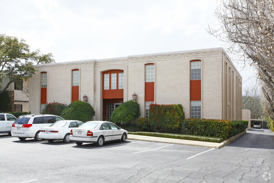 More Photos Of 7809 Broadway St, San Antonio Office For Sale
